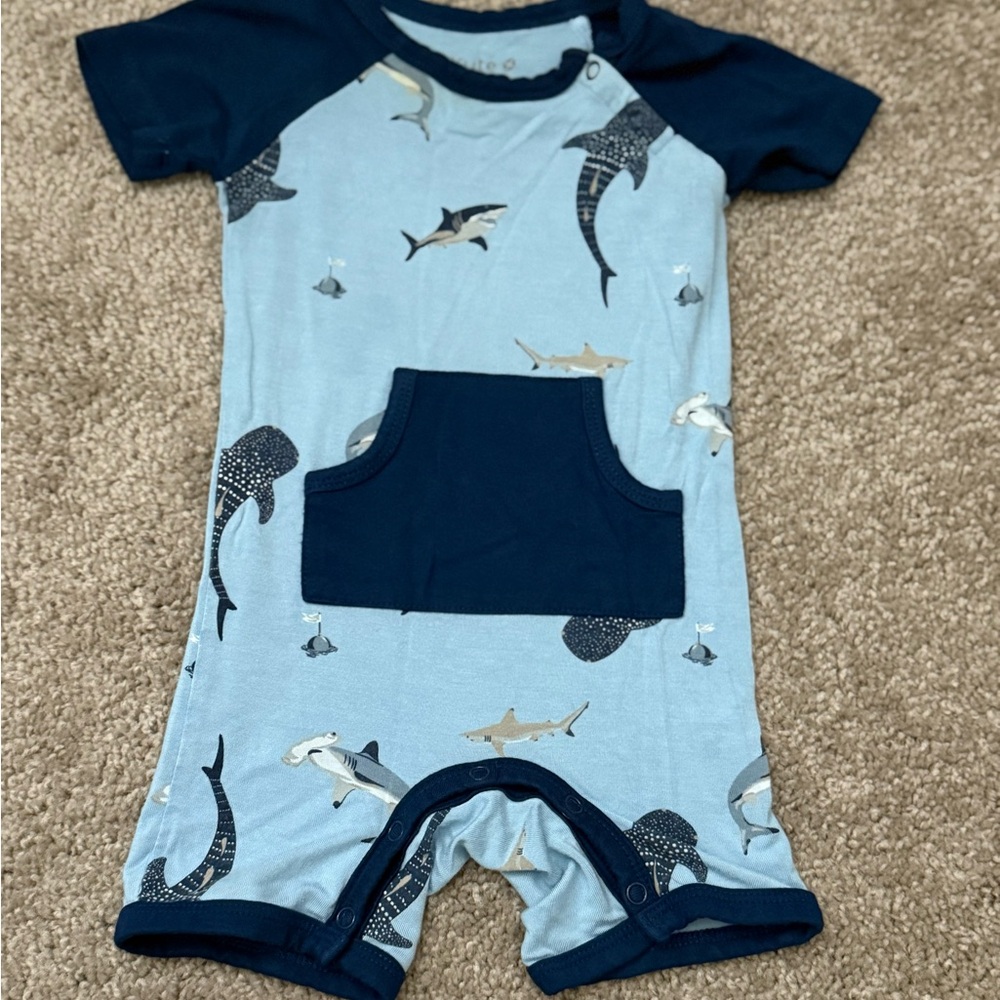 Kyte Baby Shark Shortall 6-12 months